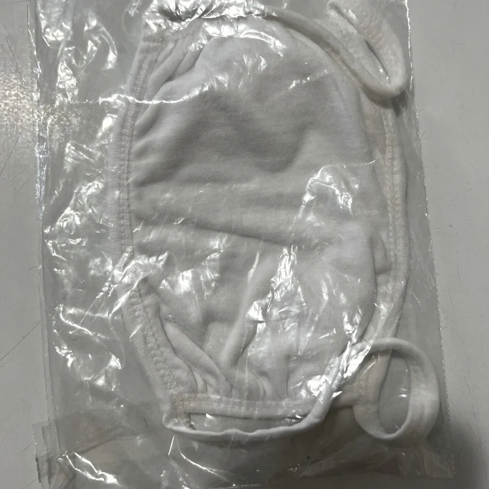 NWT “Hang in There” kitten face mask